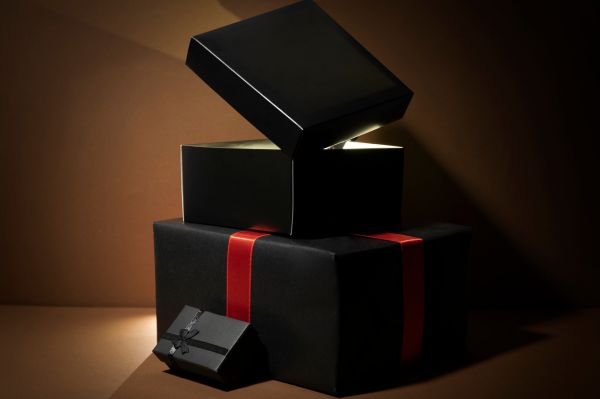 Luxury Corporate Gifts for High-Value Clients & Executives